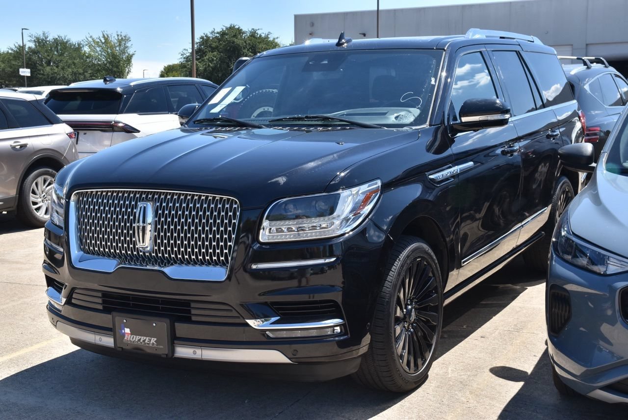 Used 2021 Lincoln Navigator Reserve w/ Luxury Package AWD/4WD image 2