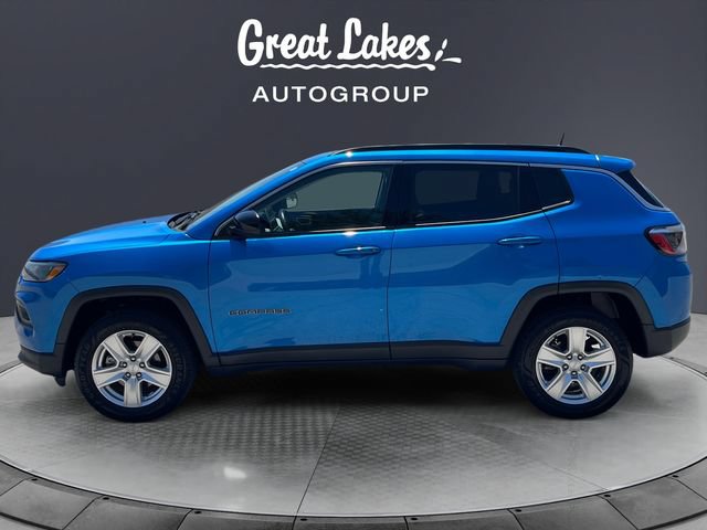 Used 2022 Jeep Compass Latitude w/ Sun and Sound Group AWD/4WD image 2
