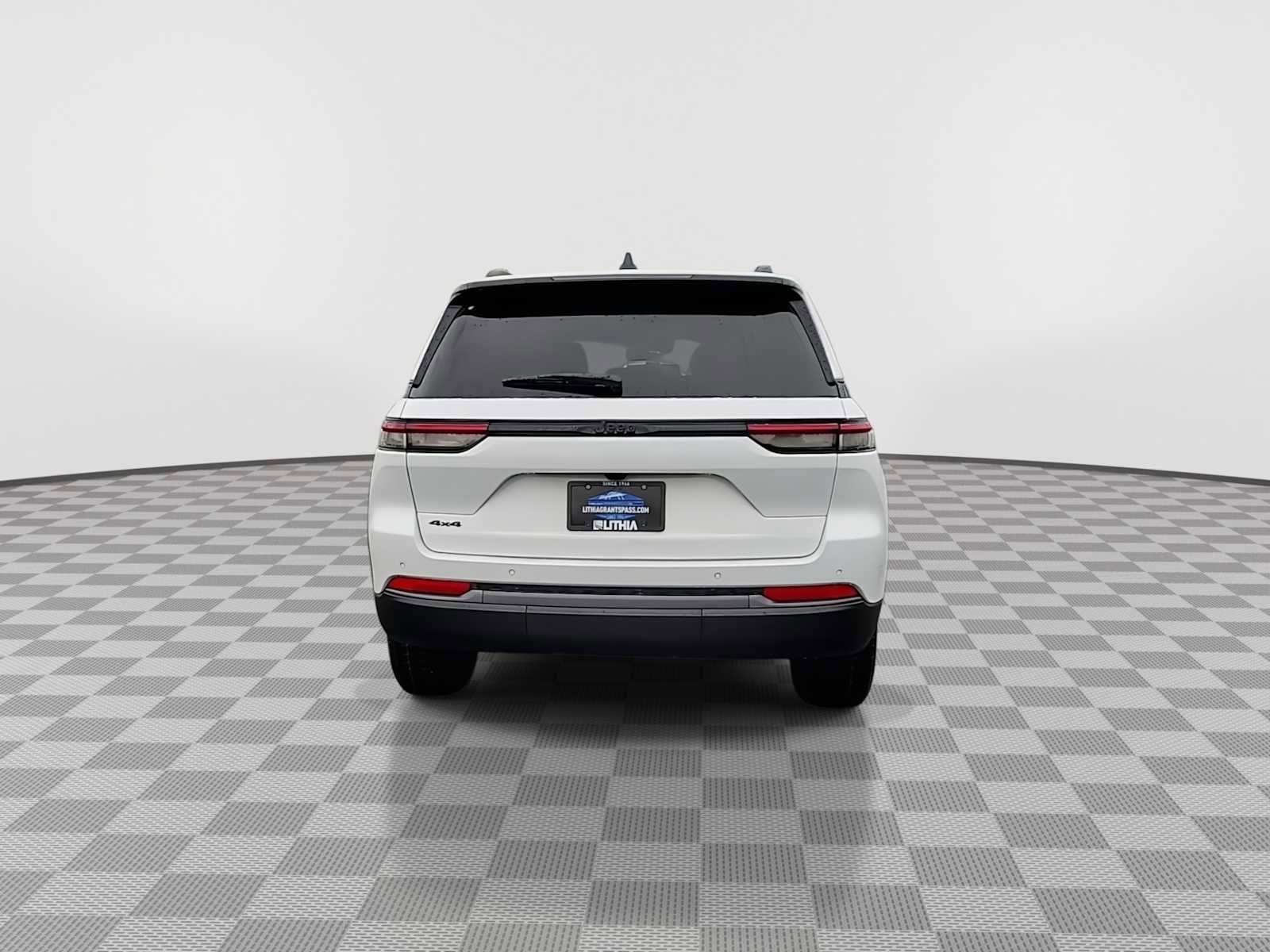 New 2026 Jeep Grand Cherokee Altitude image 7