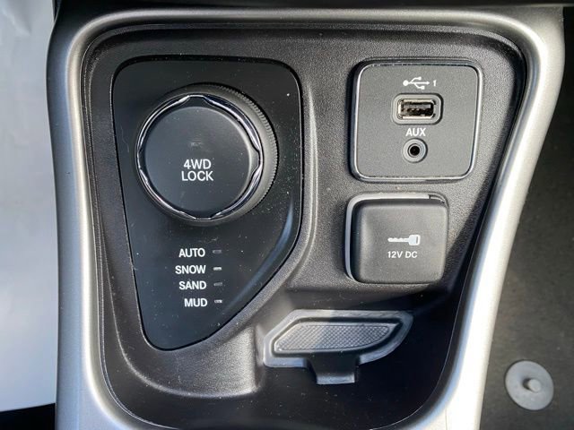 Certified 2020 Jeep Compass Latitude w/ Cold Weather Group image 38