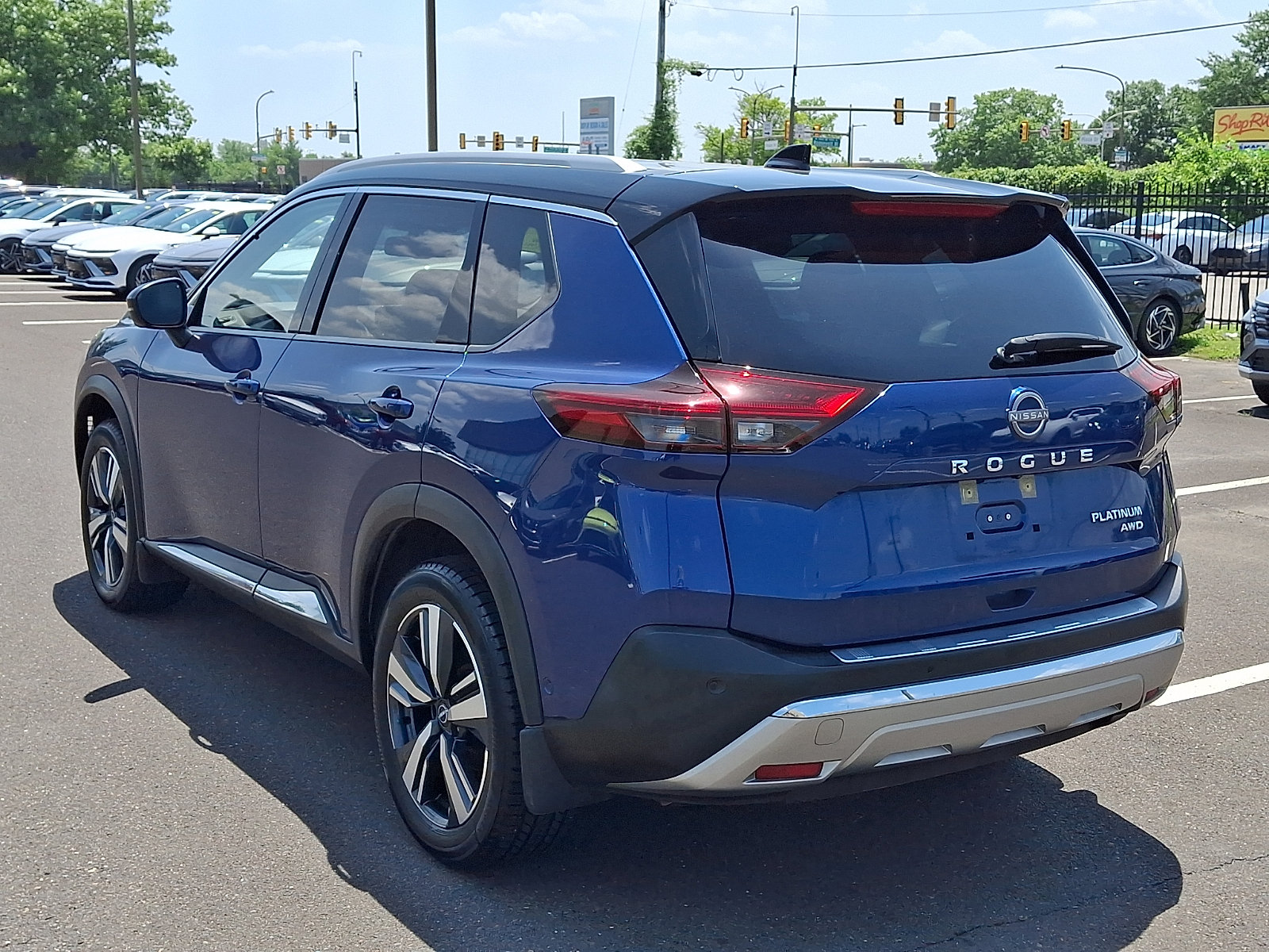 Used 2022 Nissan Rogue Platinum w/ Head-Up Display Package AWD/4WD image 4
