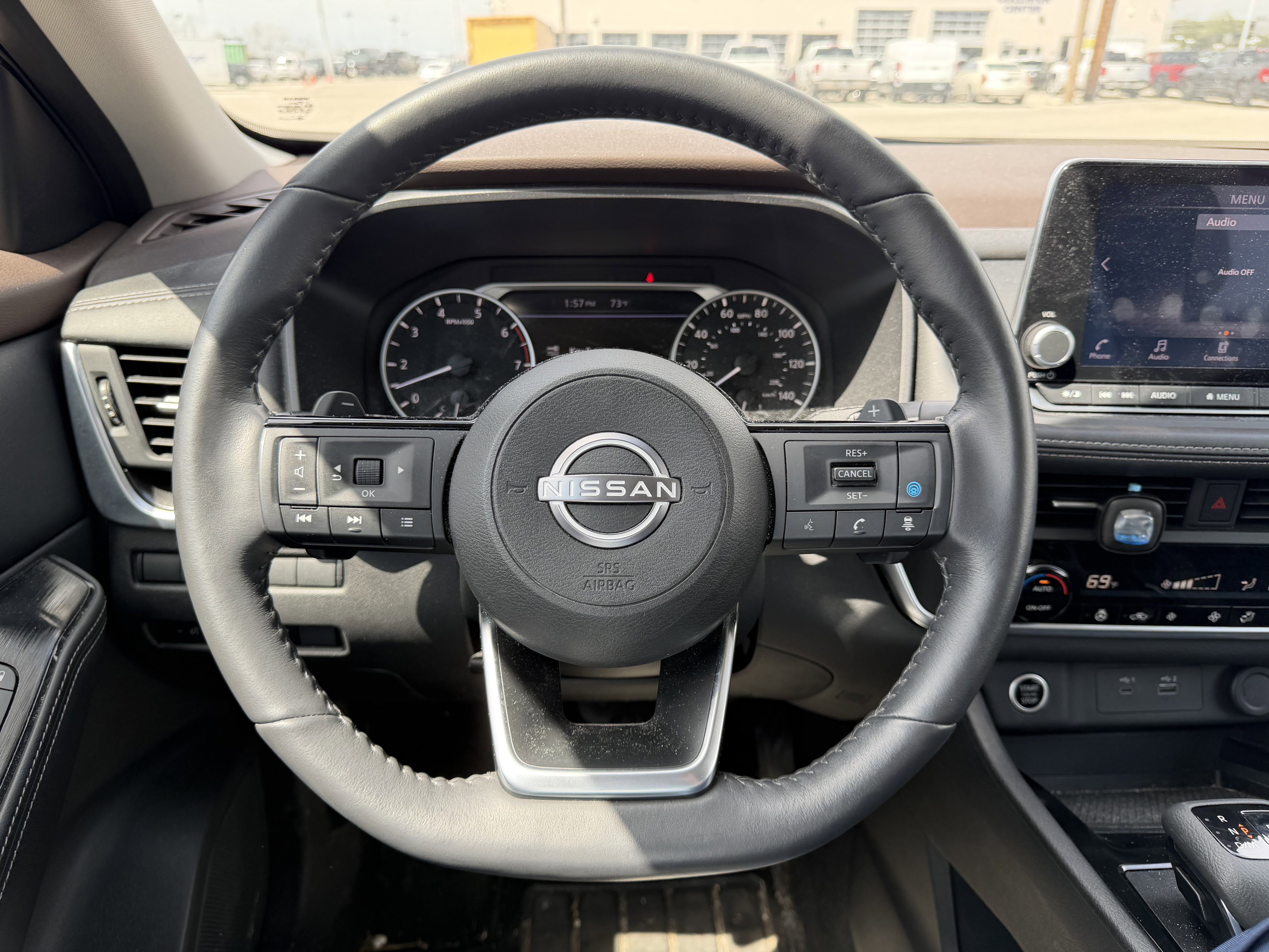 Used 2023 Nissan Rogue SV w/ SV Premium B Package image 16