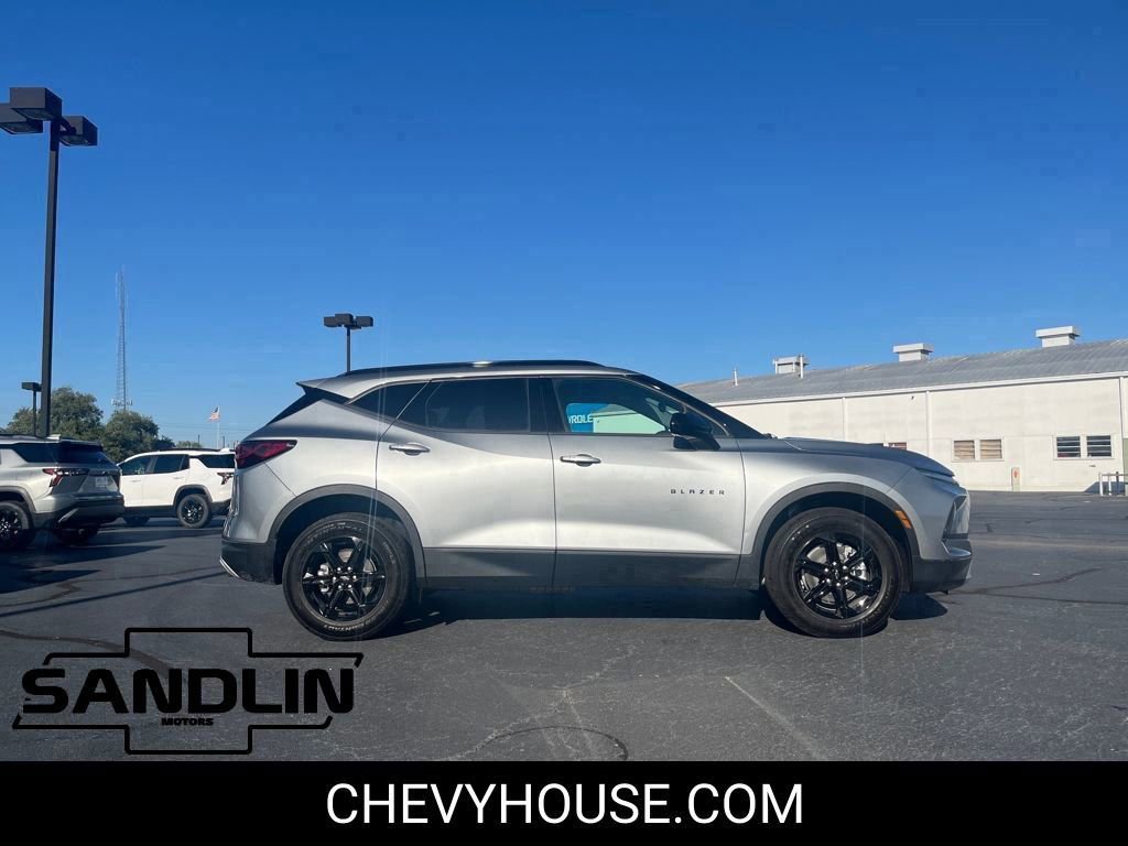 New 2025 Chevrolet Blazer LT w/ Midnight/Sport Edition FWD image 2