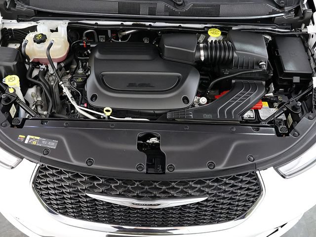 Used 2024 Chrysler Pacifica Touring-L FWD image 35