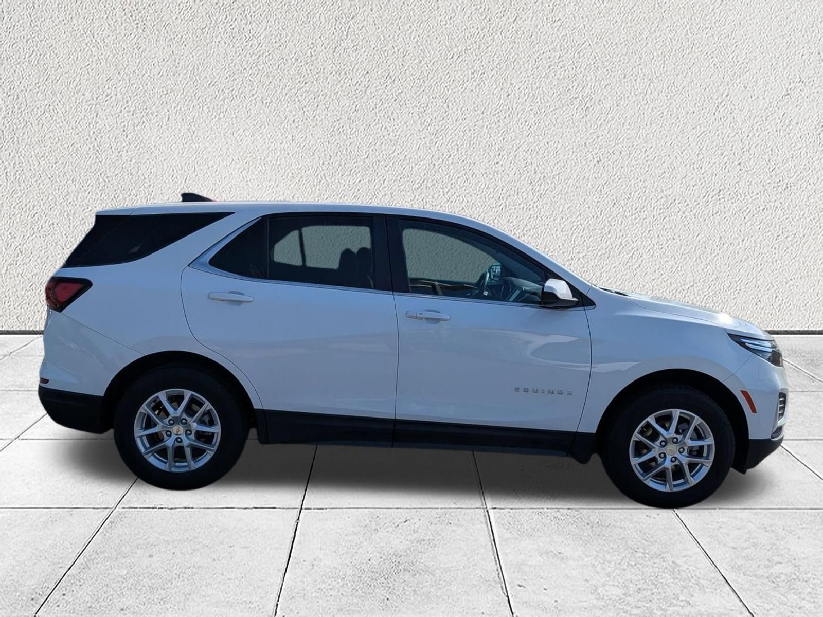 Used 2024 Chevrolet Equinox LT AWD/4WD image 2