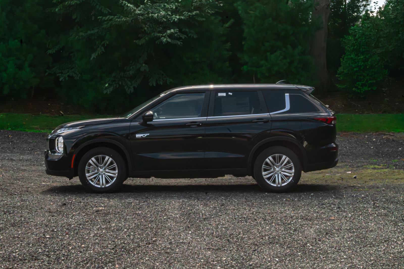 New 2025 Mitsubishi Outlander ES image 4