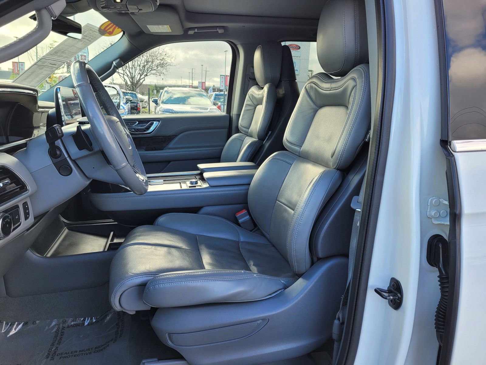 Used 2020 Lincoln Navigator Reserve image 10