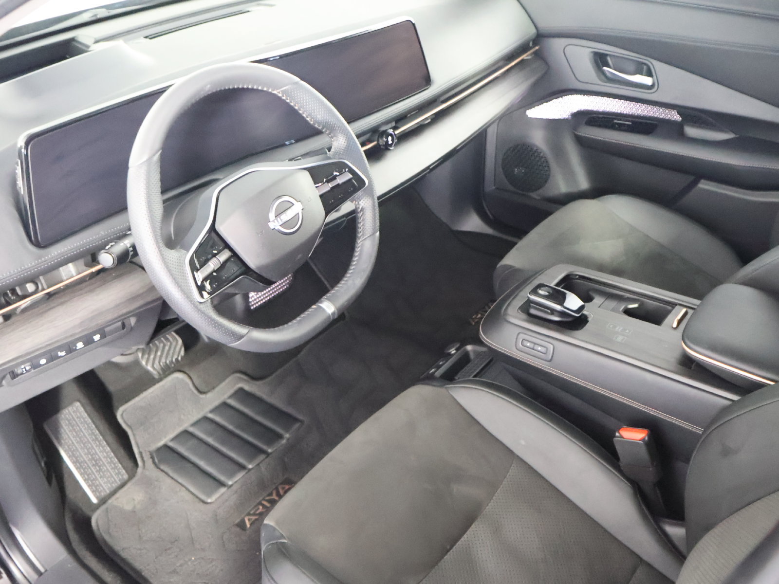 Used 2024 Nissan Ariya AWD image 23