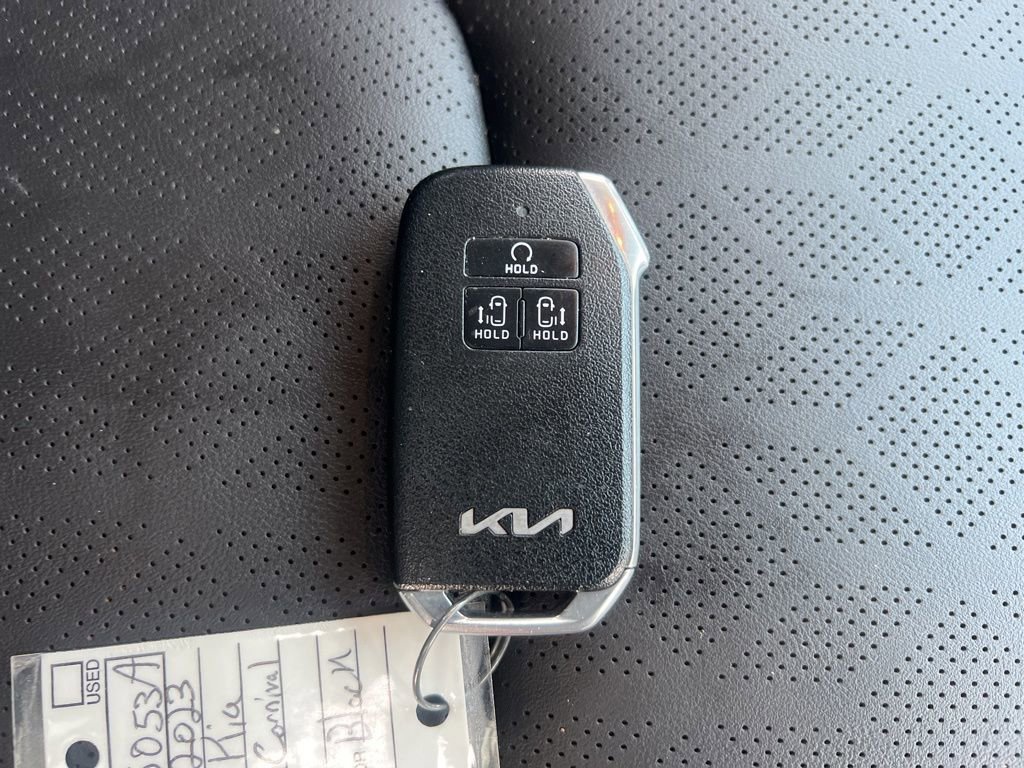 Certified 2023 Kia Carnival EX image 24