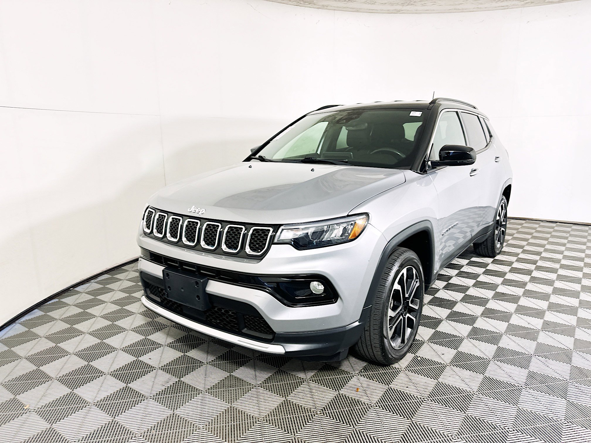 Used 2023 Jeep Compass Limited AWD/4WD image 7