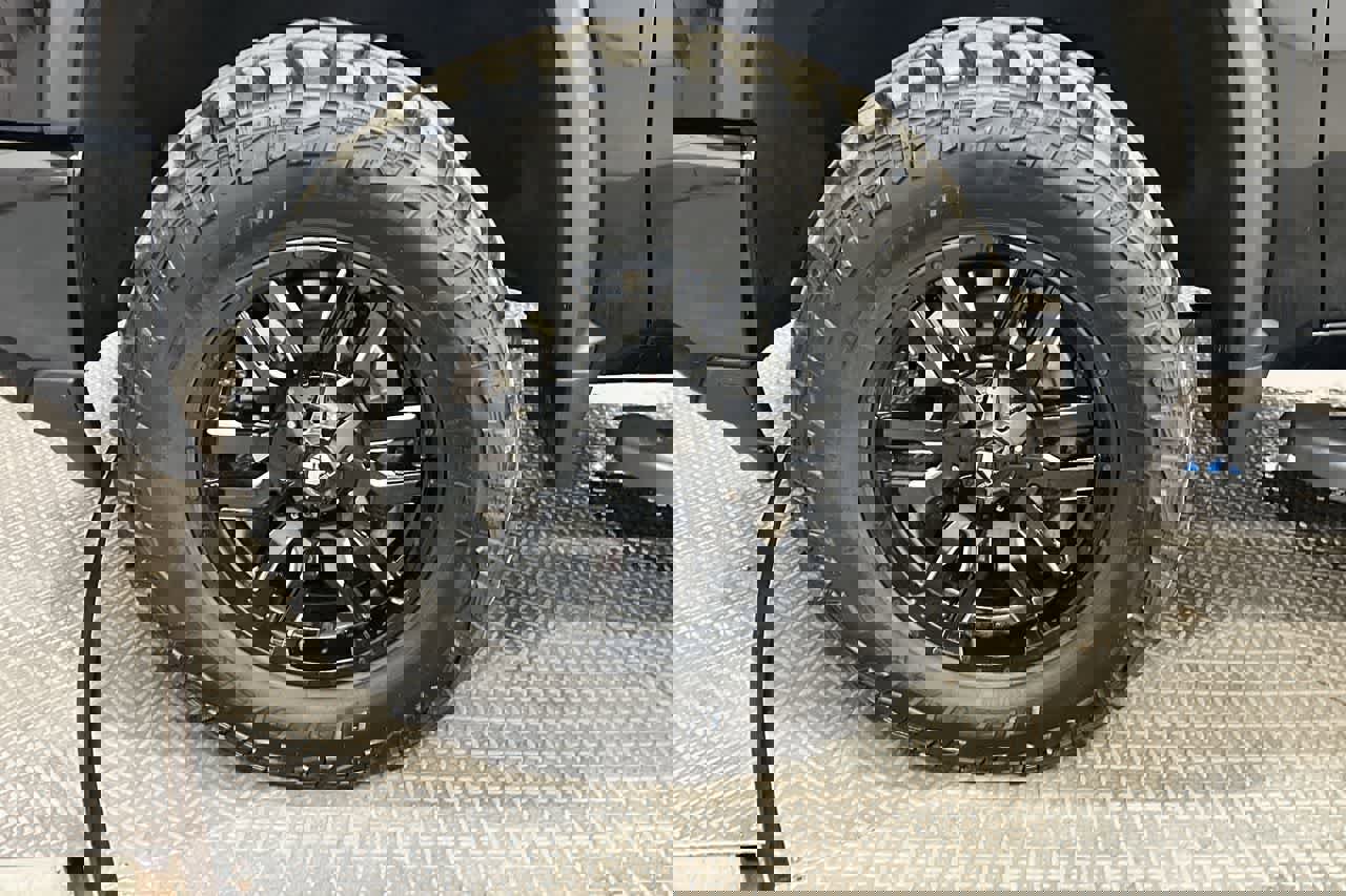 Used 2024 Chevrolet Silverado 2500 Custom w/ Custom Convenience Package image 10