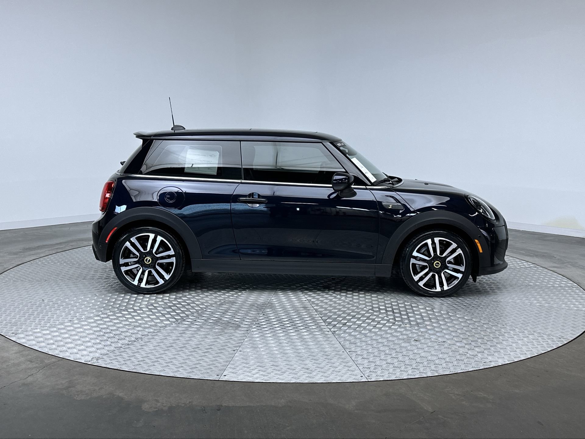 Certified 2024 MINI Cooper SE FWD image 10