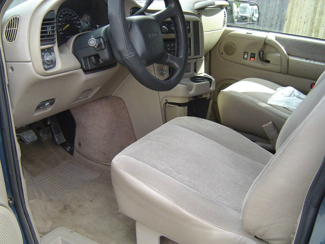 Used 2001 GMC Safari Passenger image 7