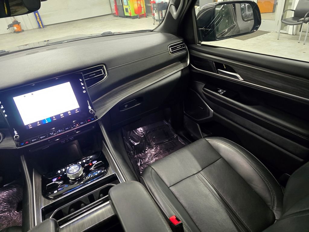 Used 2023 Jeep Wagoneer L Series III w/ Preferred Equipment Group image 42