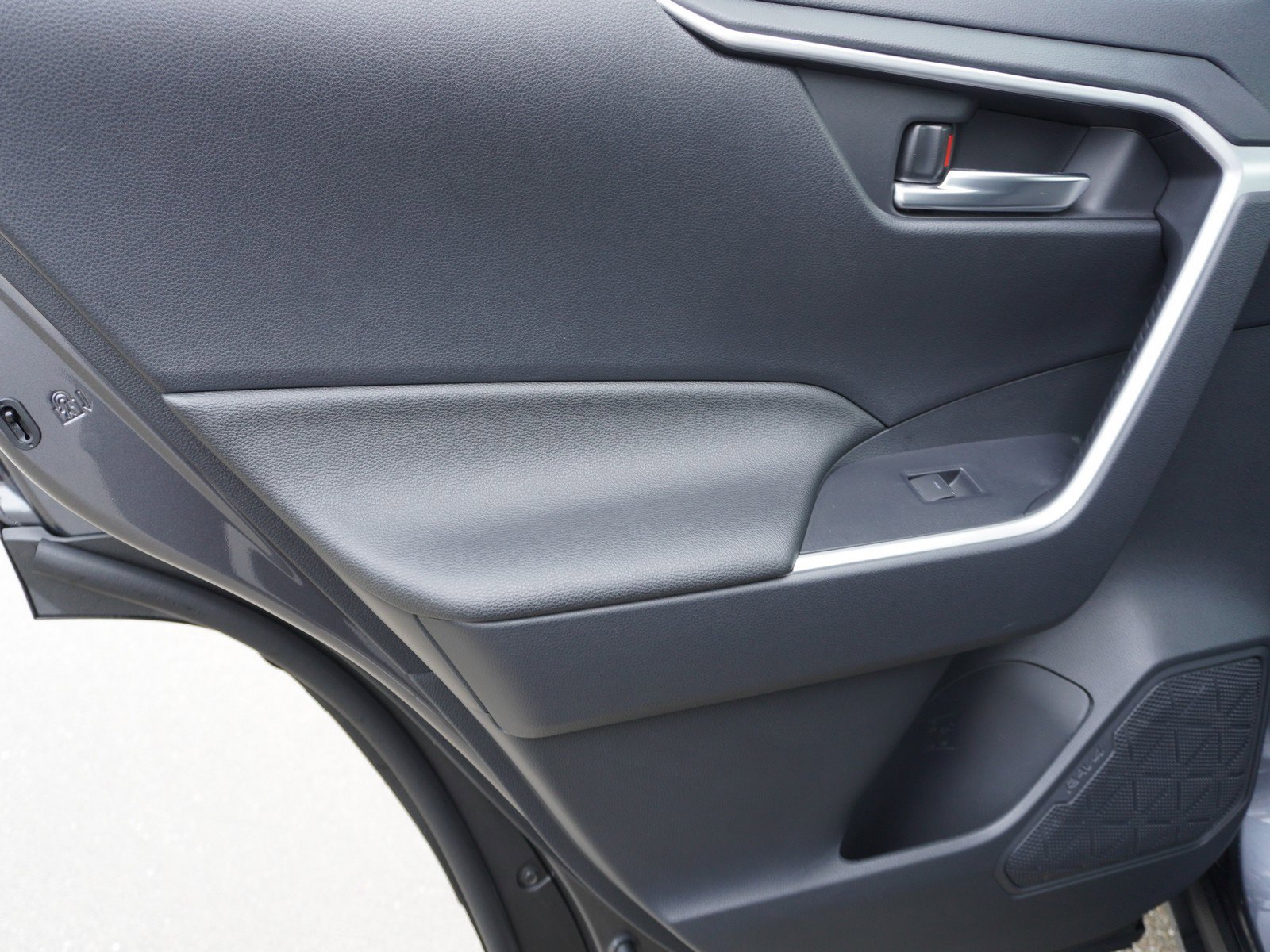 Used 2025 Toyota RAV4 XLE image 13