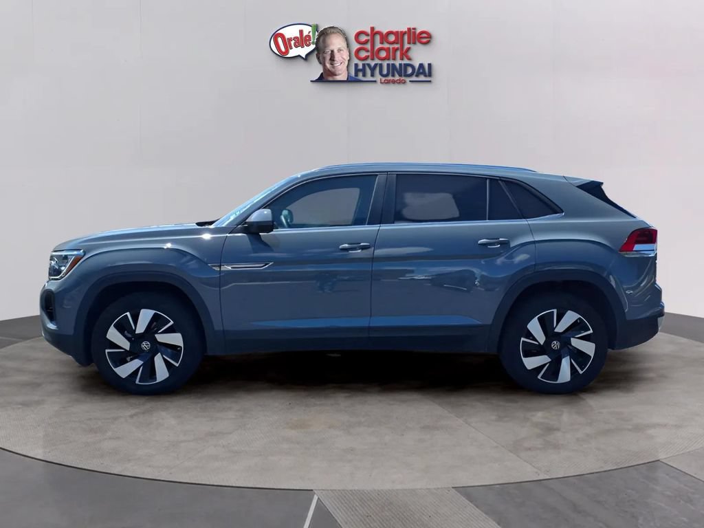 Used 2026 Volkswagen Atlas Cross Sport SE FWD image 2