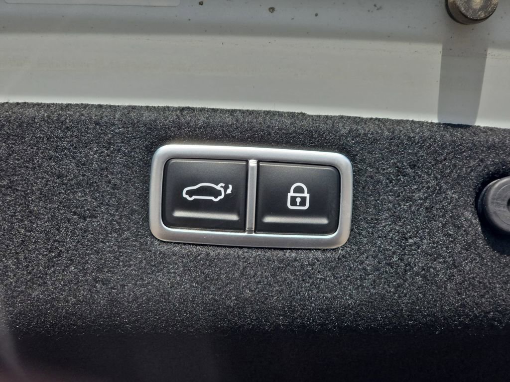 Used 2025 Genesis G70 3.3T Advanced w/ Sport Prestige Package image 13