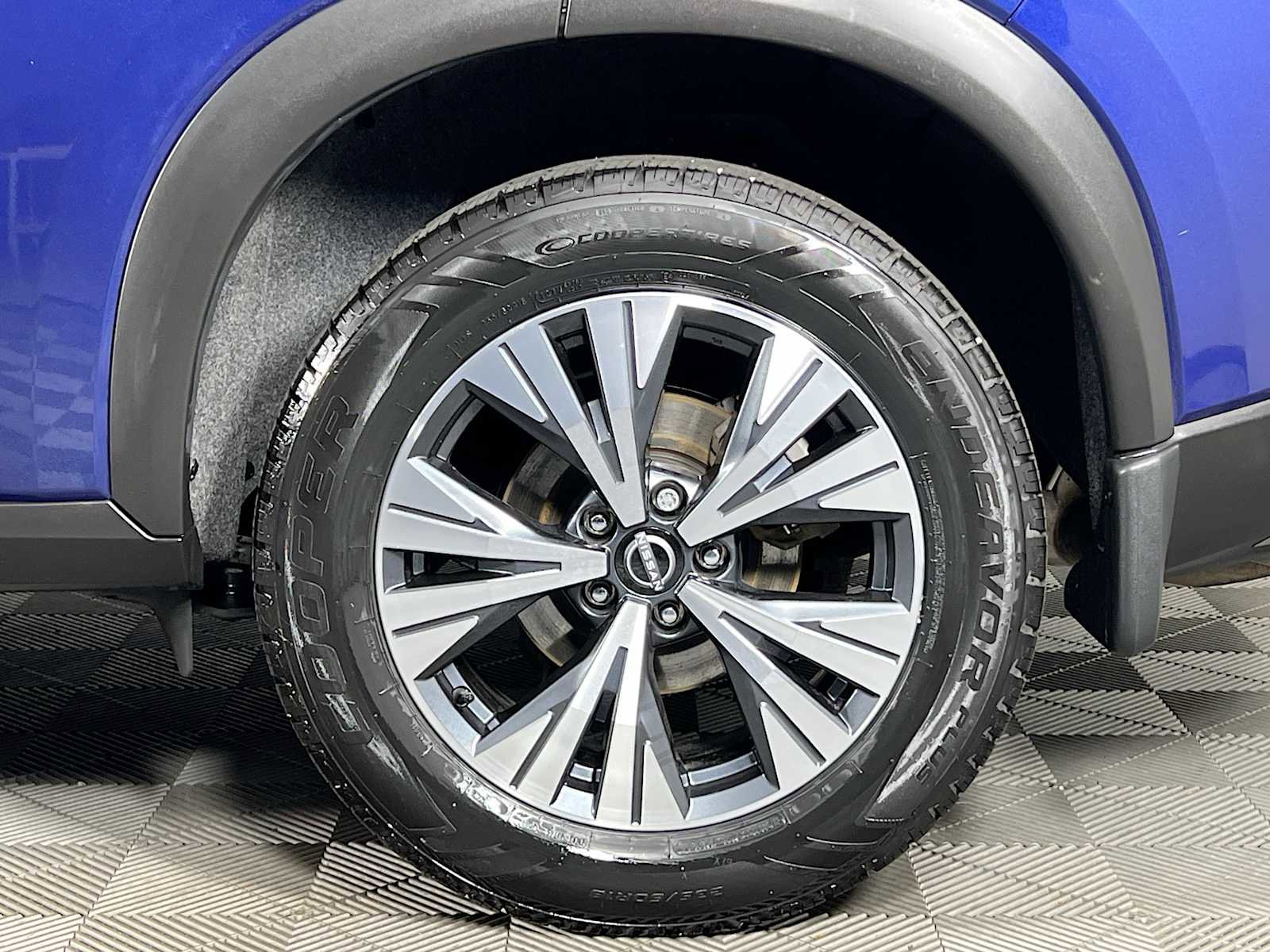 Used 2023 Nissan Rogue SV image 30