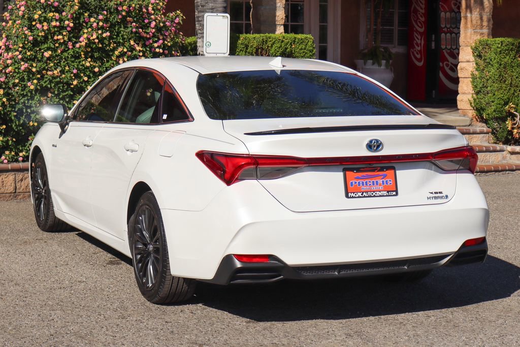Used 2020 Toyota Avalon XSE image 6