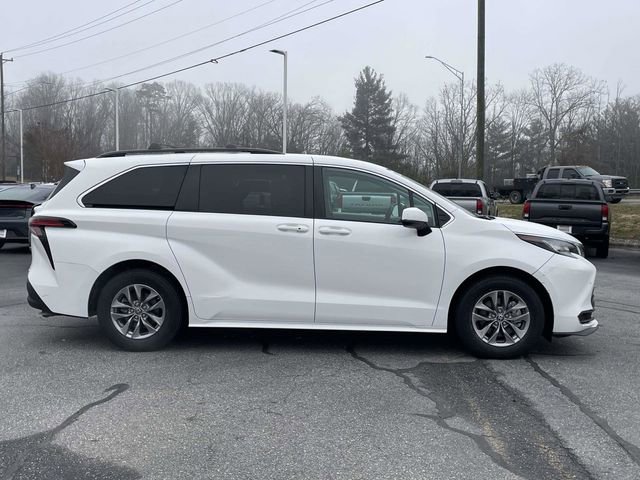 Used 2022 Toyota Sienna LE image 6