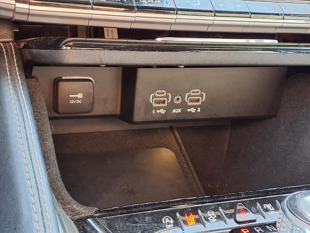 Used 2024 Jeep Wagoneer L Series II w/ Flexible Seating Group image 13