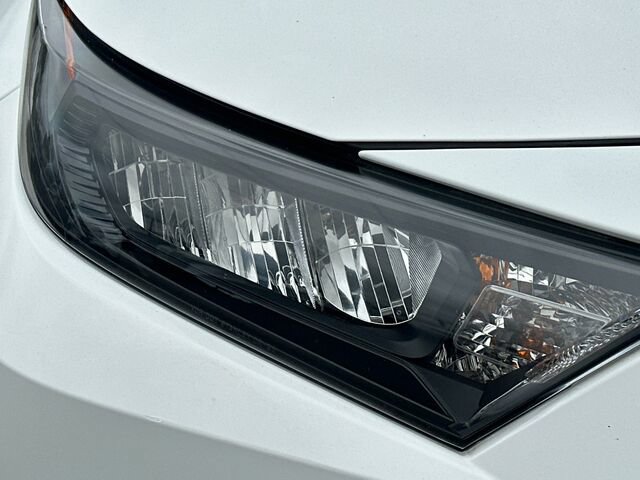 Used 2021 Toyota RAV4 LE AWD/4WD image 31