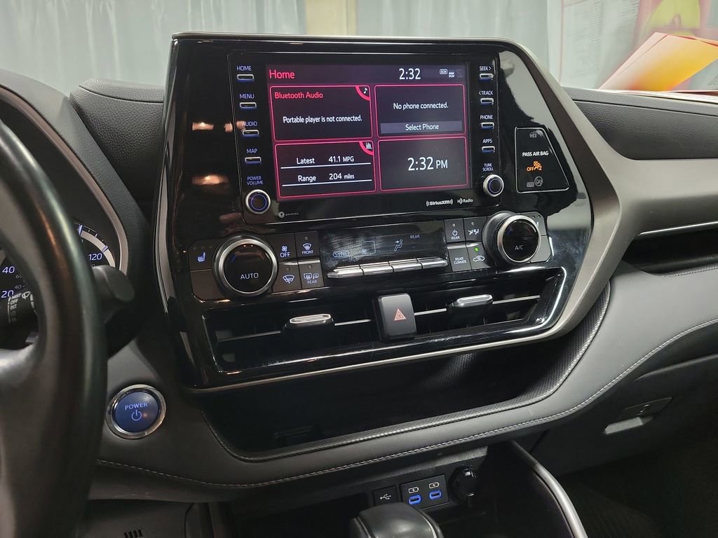 Used 2022 Toyota Highlander XLE FWD image 14