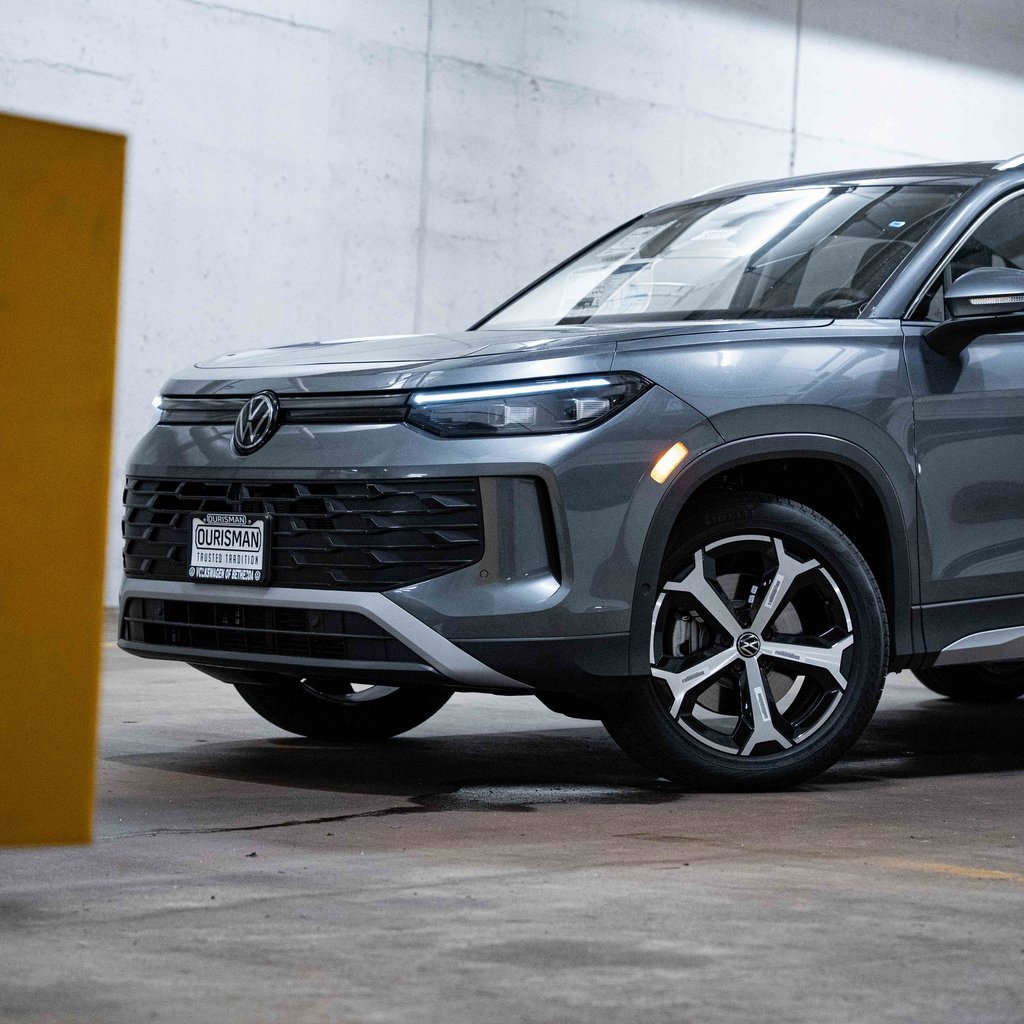 New 2025 Volkswagen Tiguan SE image 2