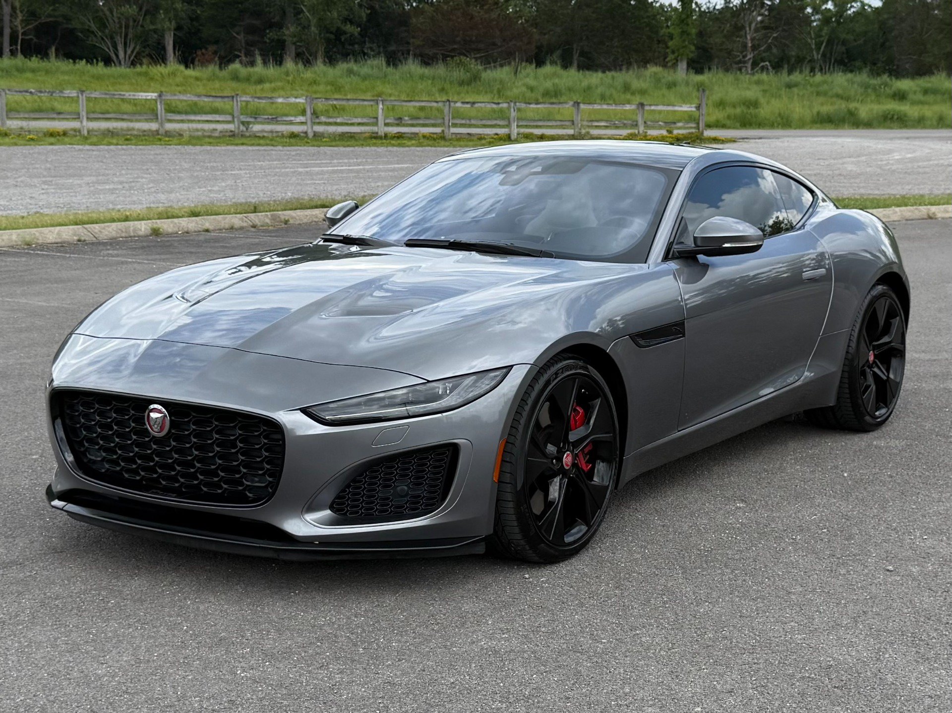 Used 2023 Jaguar F-TYPE Coupe RWD image 2