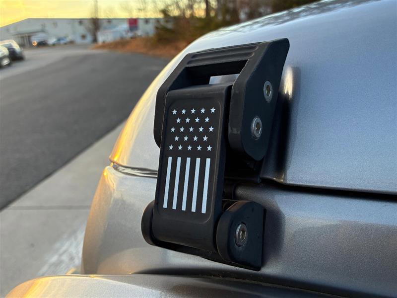 Used 2018 Jeep Wrangler Unlimited Sahara w/ Connectivity Group image 11