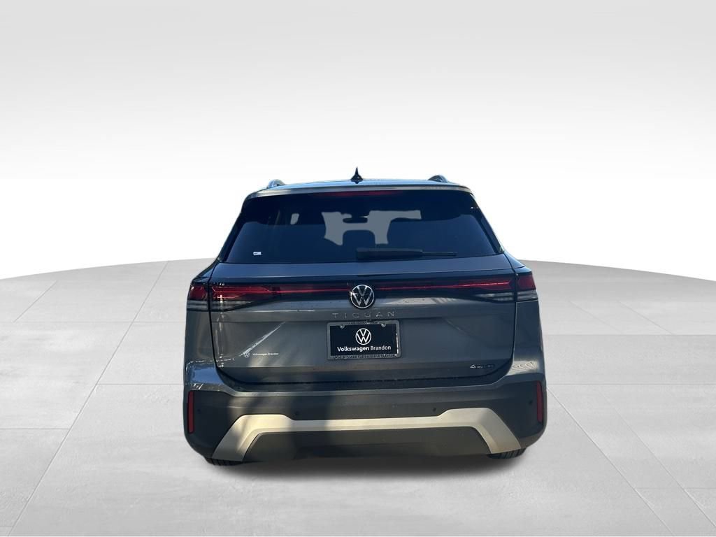 Used 2025 Volkswagen Tiguan S image 4