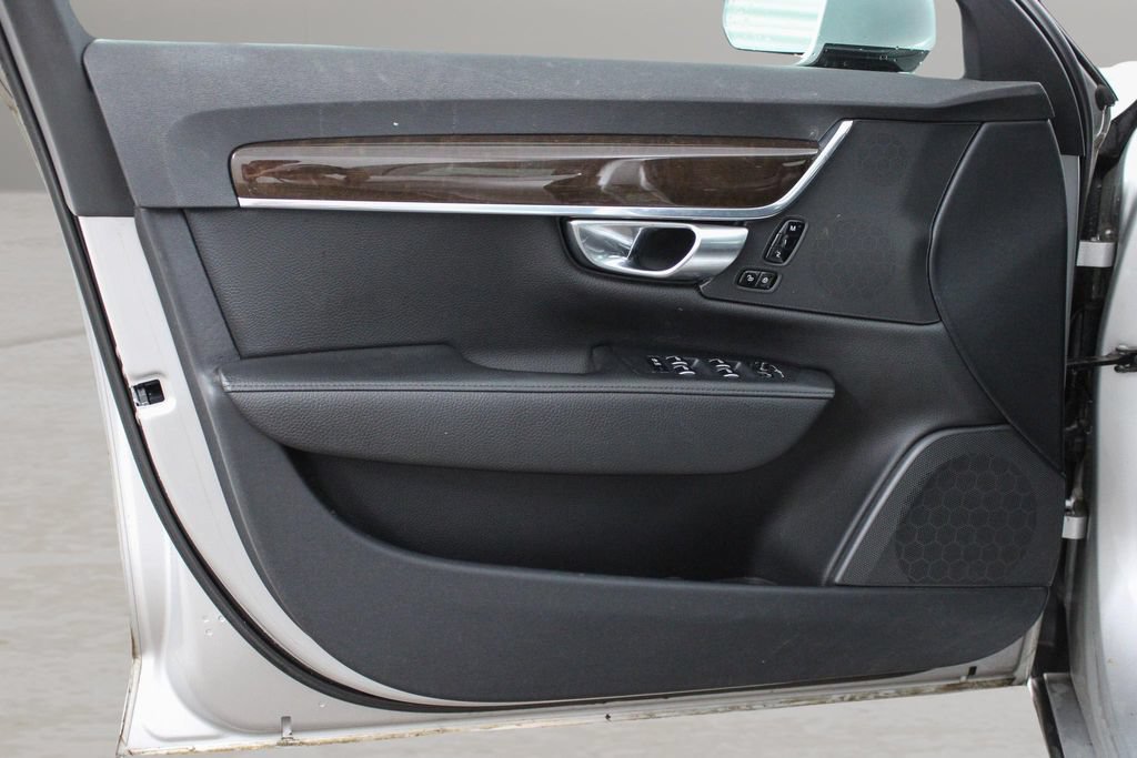 Used 2018 Volvo S90 T6 Momentum w/ Convenience Package AWD/4WD image 16