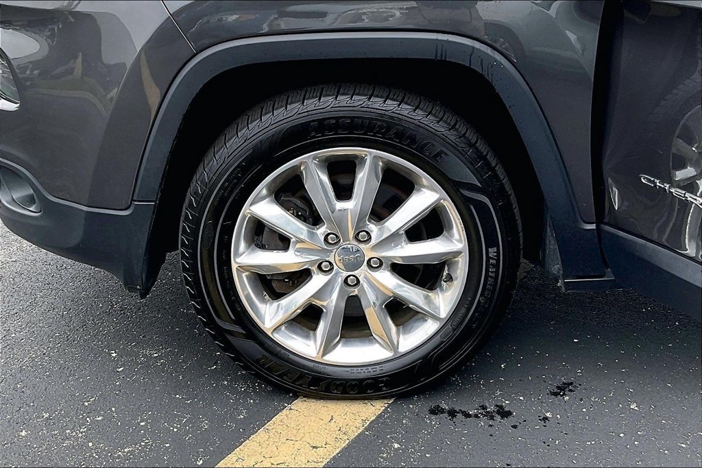 Used 2016 Jeep Cherokee Limited AWD/4WD image 10
