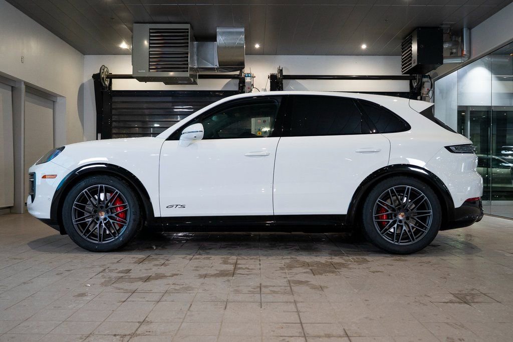 New 2026 Porsche Cayenne GTS image 2