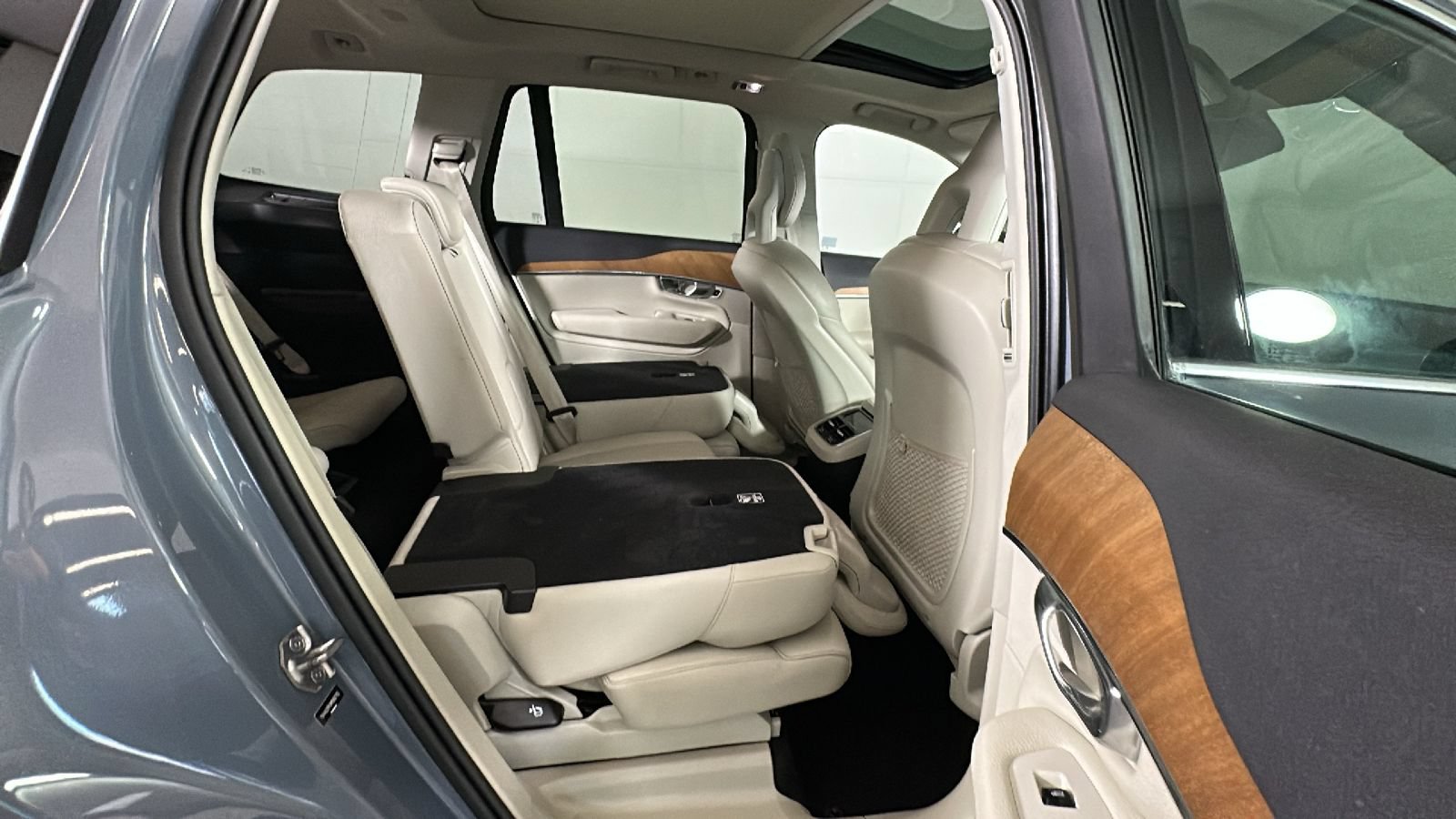 Used 2021 Volvo XC90 T6 Momentum AWD/4WD image 34