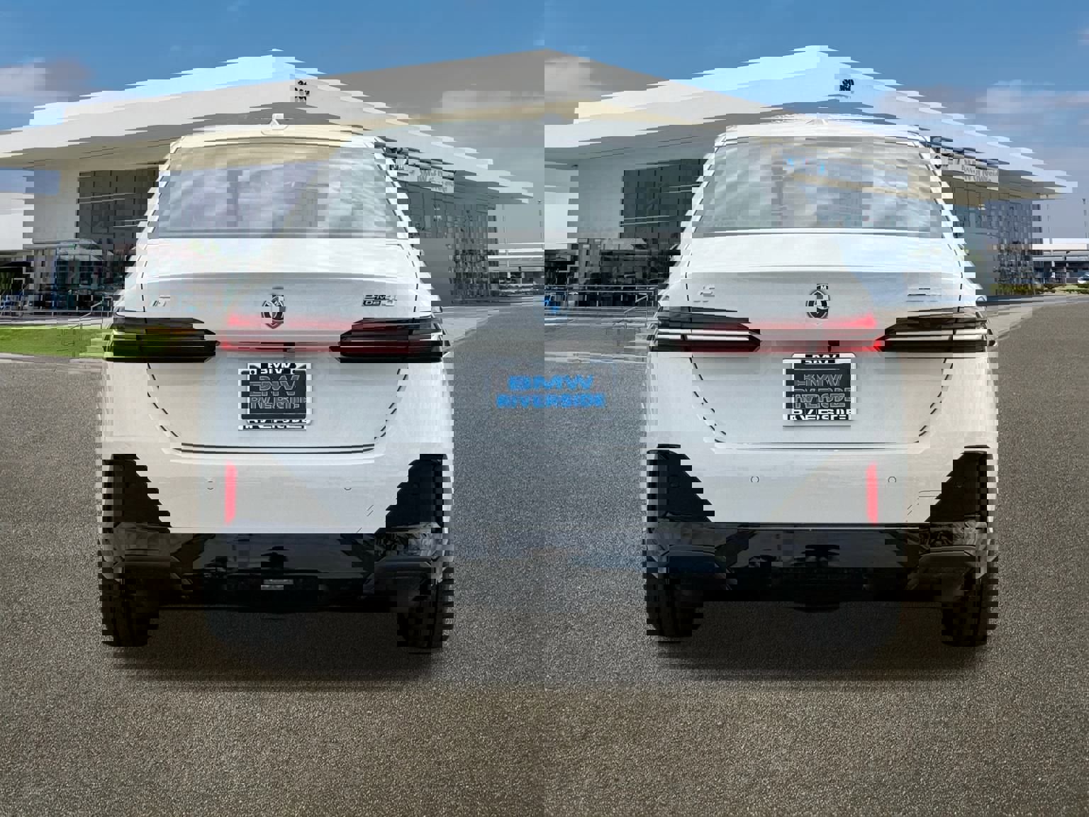 New 2026 BMW i5 eDrive40 w/ M Sport Package image 9