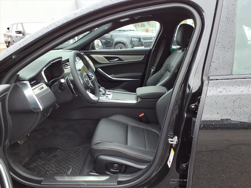 Used 2024 Jaguar XF R-Dynamic SE AWD/4WD image 11