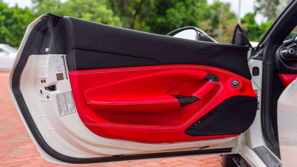 Used 2022 Ferrari F8 Tributo RWD image 13