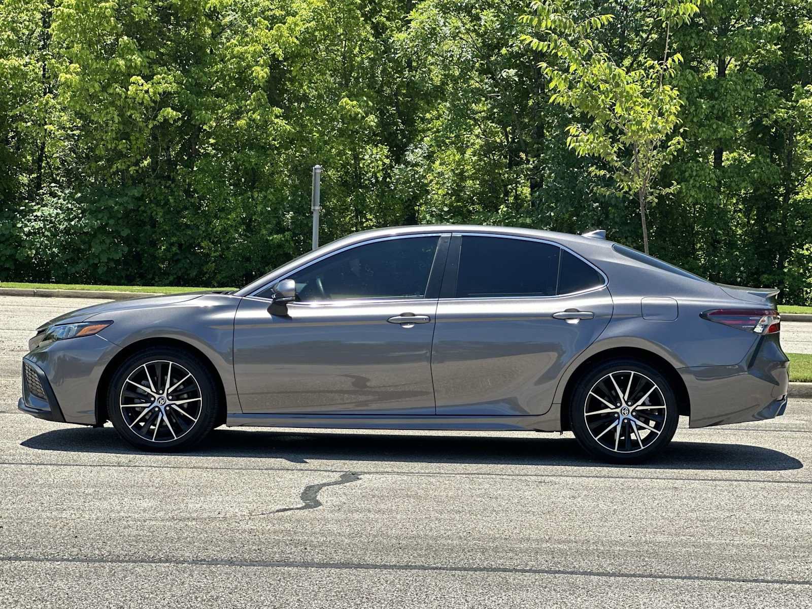 Used 2023 Toyota Camry SE FWD image 11
