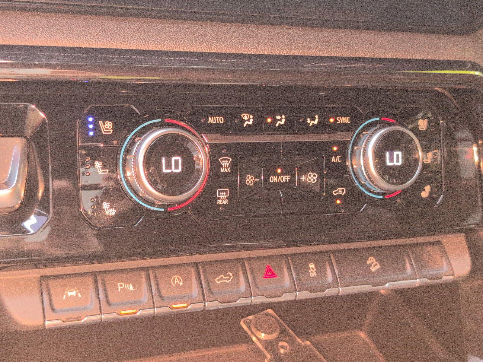 Used 2024 GMC Sierra 1500 AT4 w/ Technology Package image 18