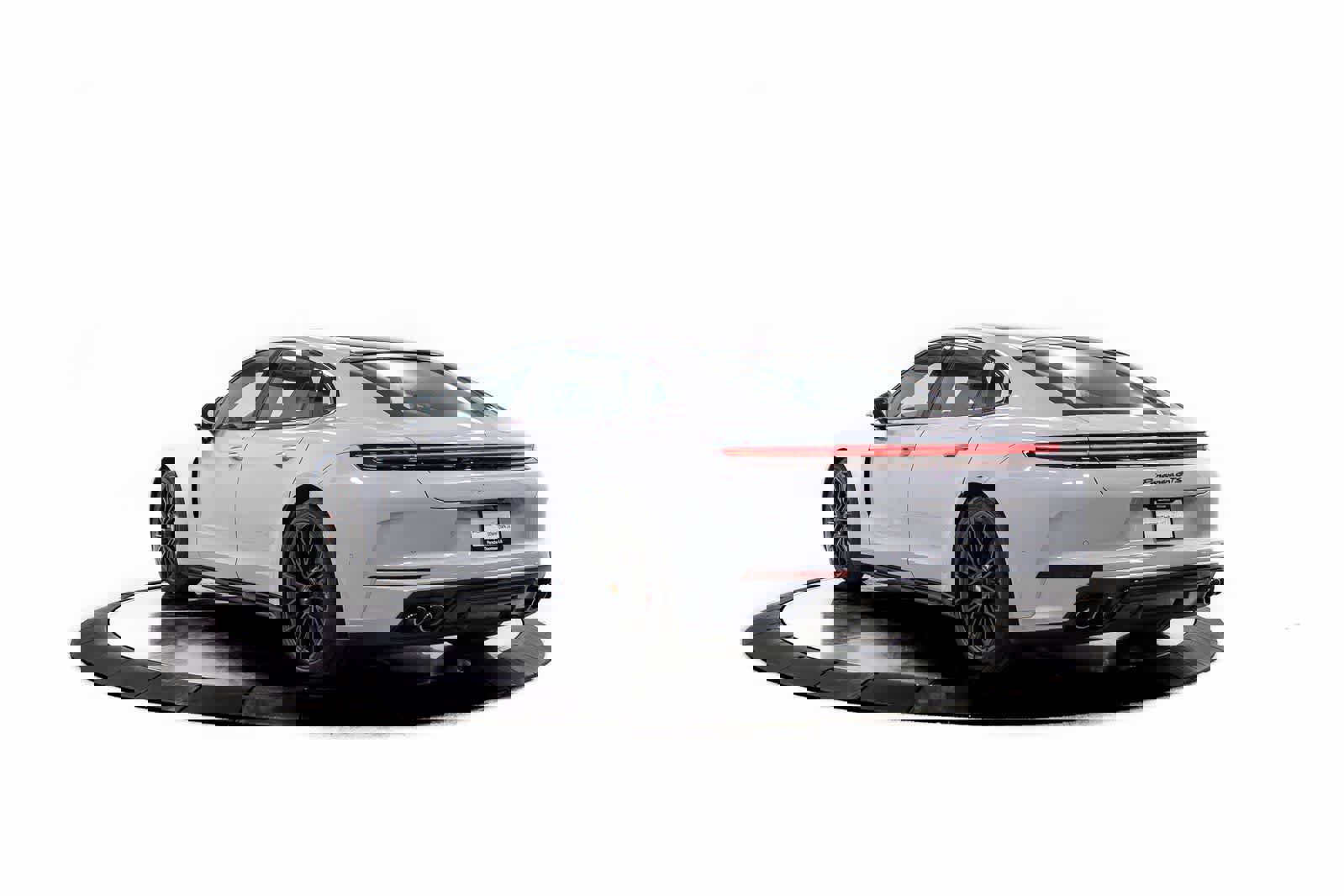 New 2026 Porsche Panamera GTS image 3