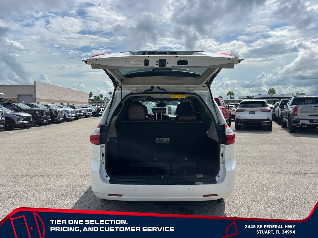Used 2018 Toyota Sienna Limited Premium FWD image 17