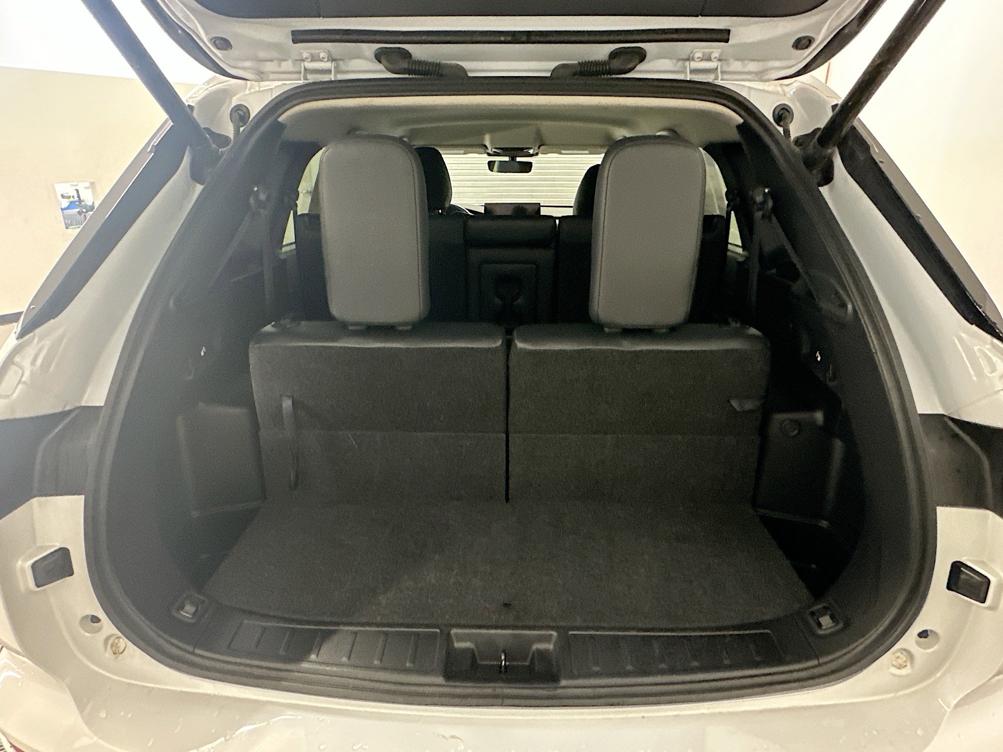 Used 2025 Mitsubishi Outlander SE image 31