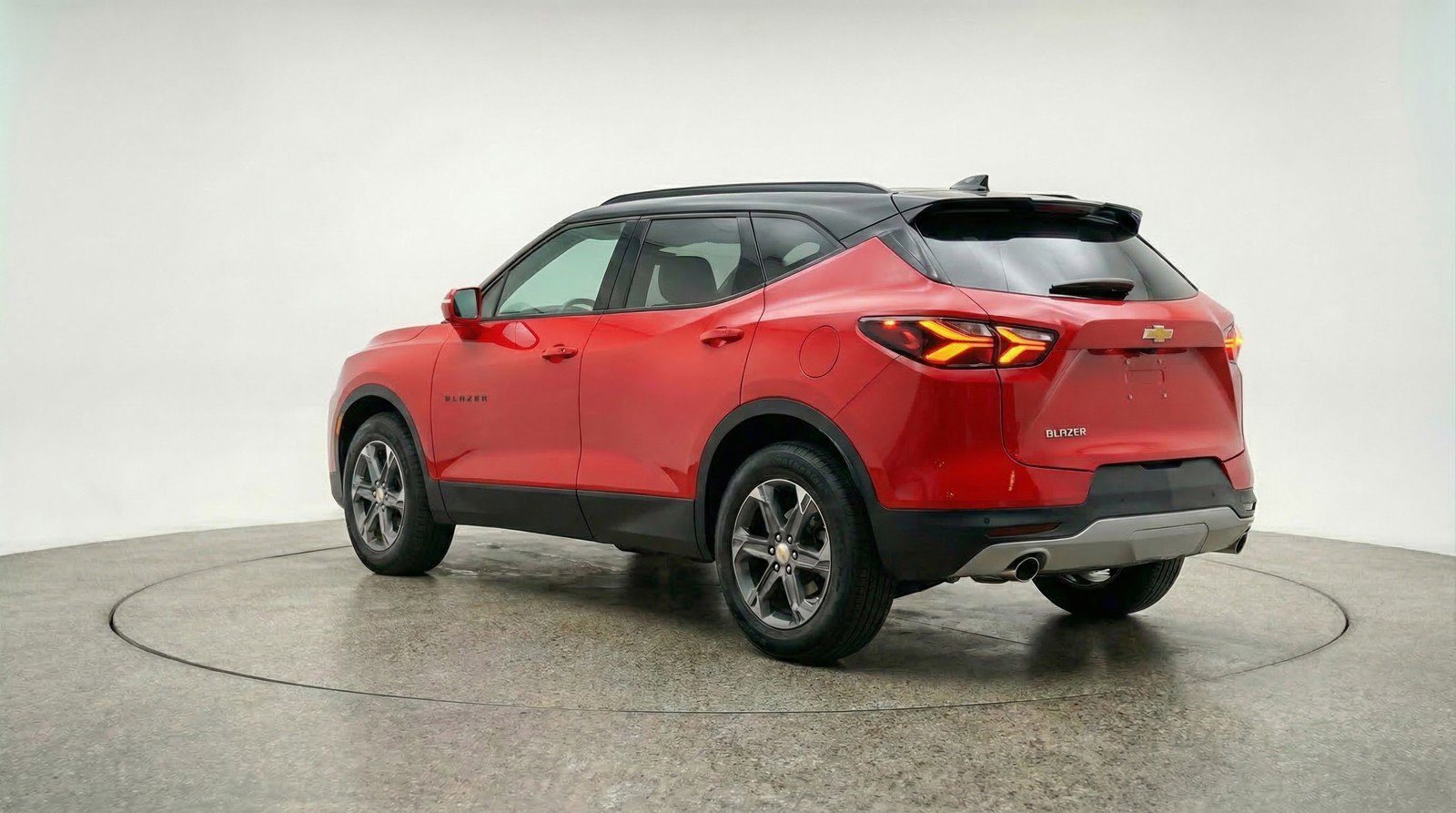 Used 2025 Chevrolet Blazer LT FWD image 6