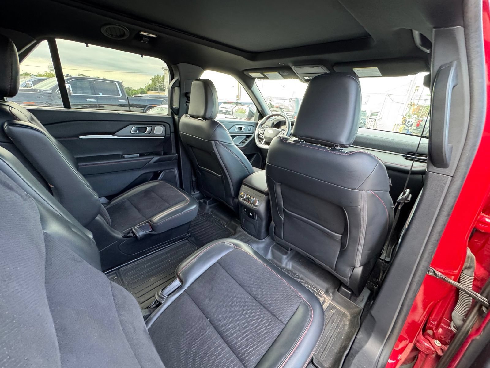Used 2025 Ford Explorer ST AWD/4WD image 32