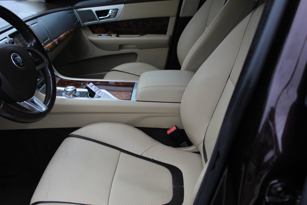 Used 2015 Jaguar XF Portfolio image 13