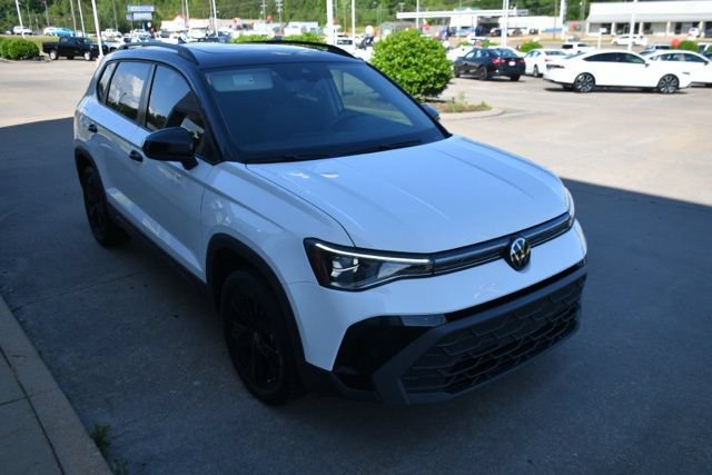 Used 2025 Volkswagen Taos SE w/ Taos MDO Package FWD image 7