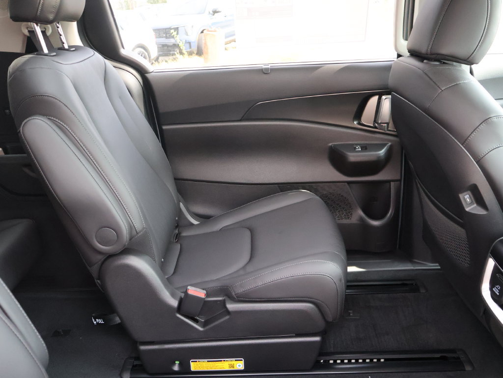 New 2027 Kia Carnival SX FWD image 13