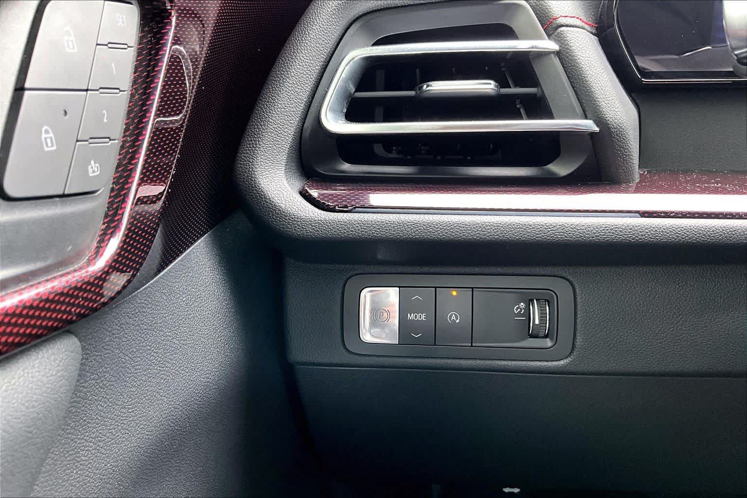 Used 2024 Chevrolet Traverse RS FWD image 36