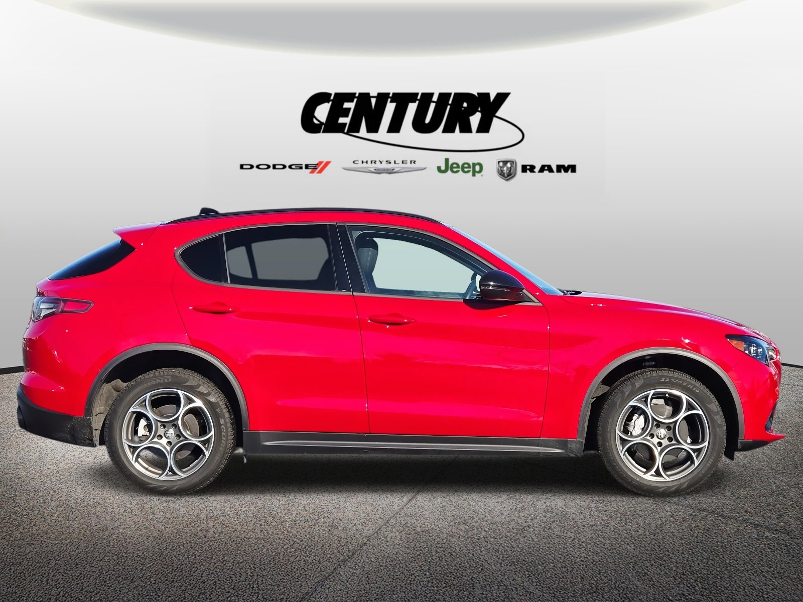 Used 2024 Alfa Romeo Stelvio Sprint image 2